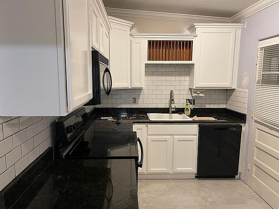 3rd image of 3824 Winona Dr