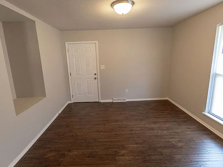 1011 W Ash St — Photo 5