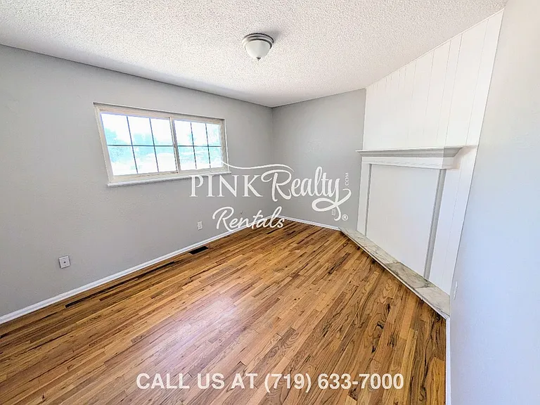 97 Sumac Dr — Photo 2