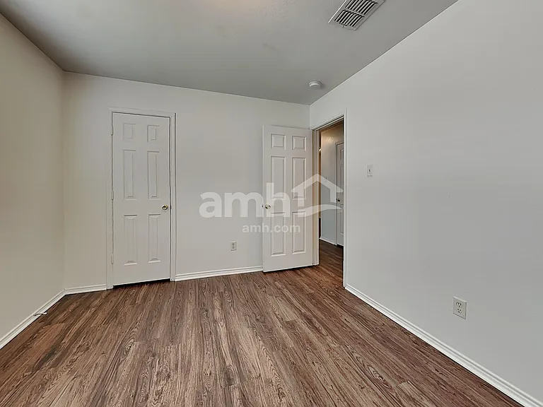 511 Robinwood Dr — Photo 17
