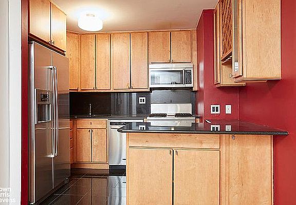 4th image of 510 E 80th St APT 5A