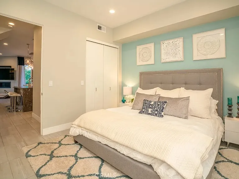 162 W Robinson W — Photo 12