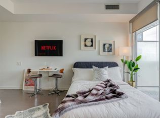 101 Peter St #4002, Toronto, ON M5V0G6