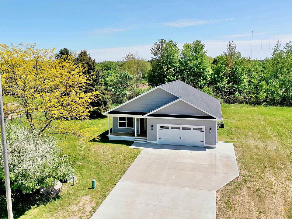 863 Holly Rd, Cadillac, MI 49601 Zillow