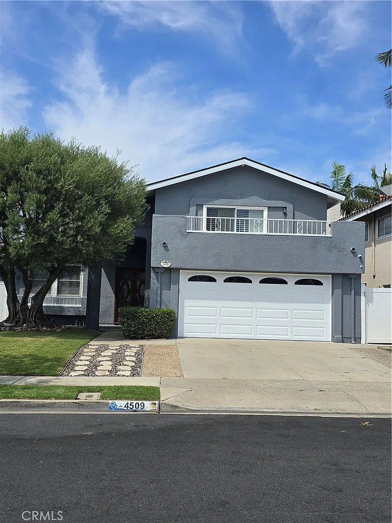 4 bed, 2527 sqft, $6,700 — Photo 1