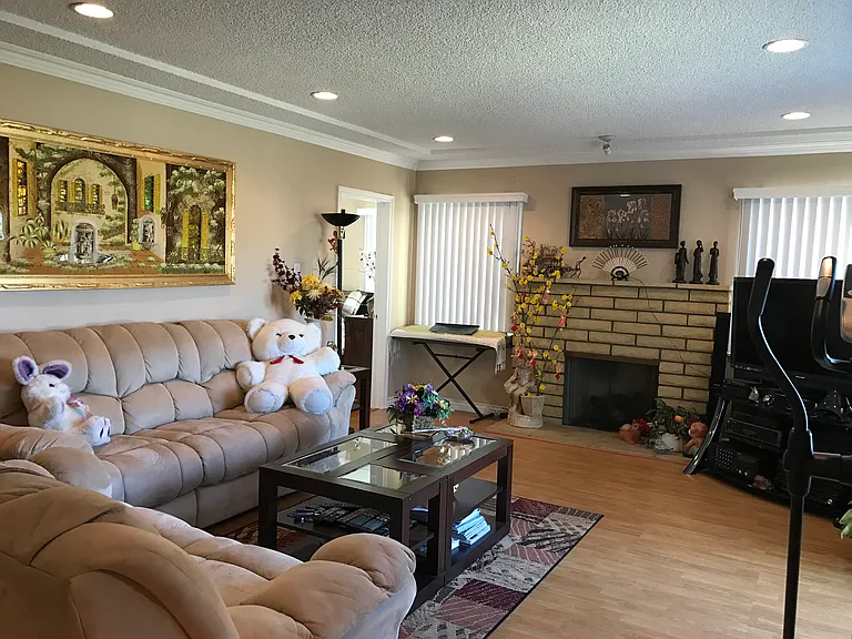4638 Blackthorne Ave — Photo 8