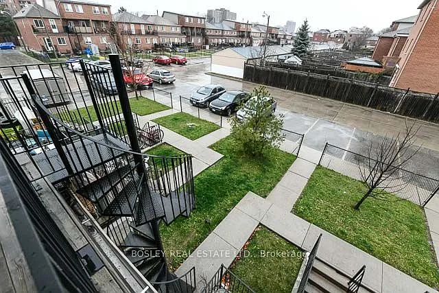 226 Wiltshire Ave — Photo 10