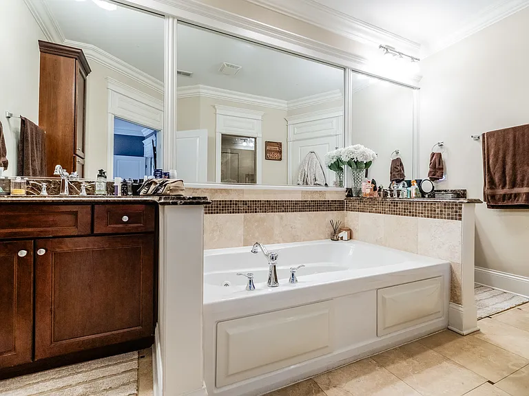 2540 W Diversey Ave #401 — Photo 16