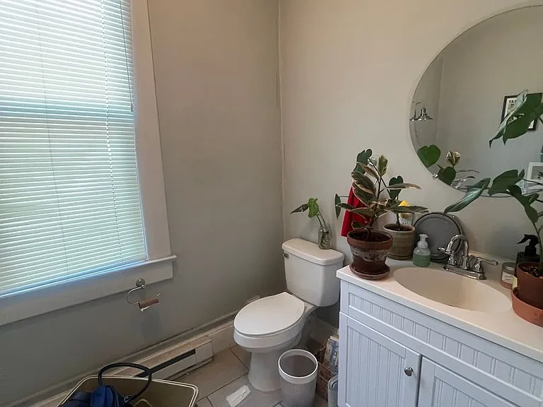 390 E Whittier St — Photo 11
