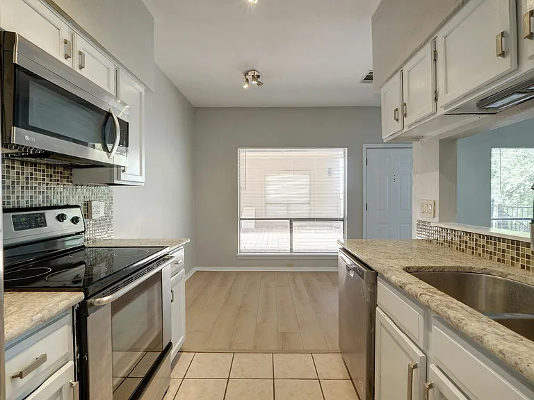 908 Poplar St #103 — Photo 3