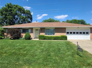 1025 Merrywood Dr, Englewood, OH