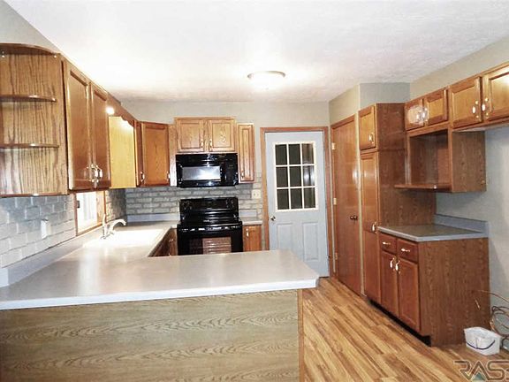 5th image of 603 N Main Ave