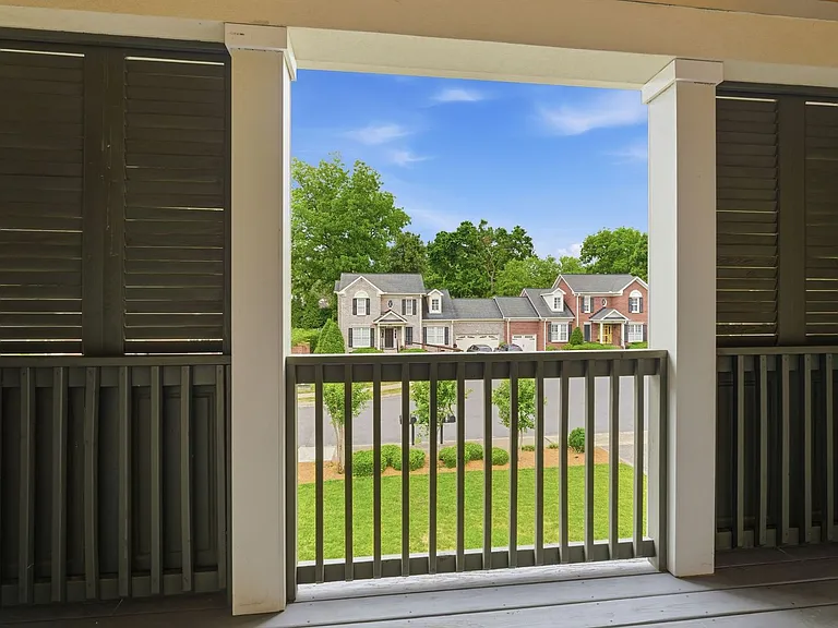 404 Woodmont Hall Pl — Photo 37