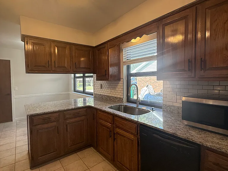 903 N Cardinal Dr — Photo 4