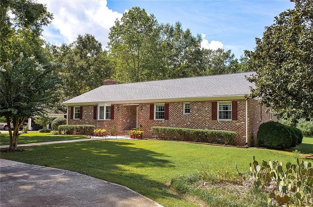 Building Photo - 814 Duck Pond Rd