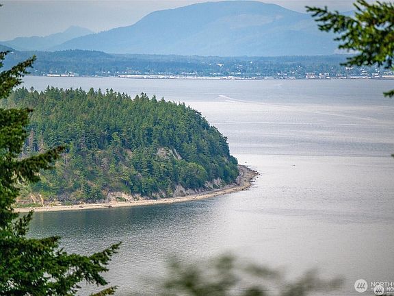 3rd image of 1059 Island Drive