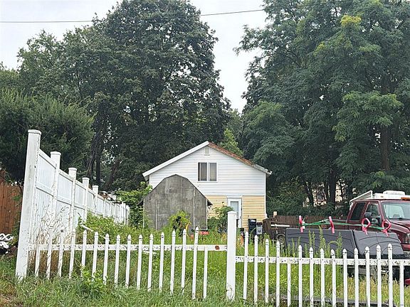 4th image of 15 Lorraine Ave