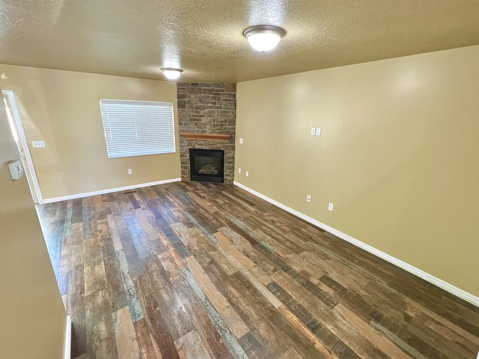 3 bed, 2050 sqft, $2,100 — Photo 4