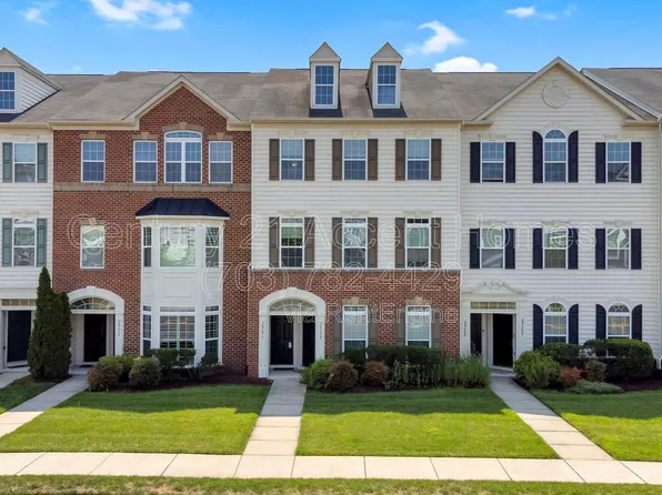 24676 Hutchinson Farm Dr, Sterling, VA 20166