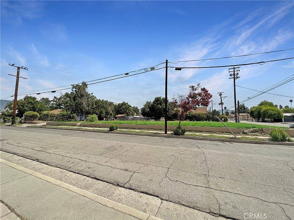 1st image of 442 W 10th St