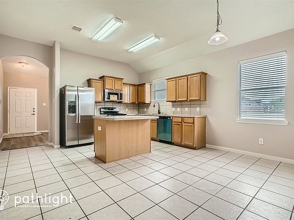 3rd image of 3417 Silvercrest Dr