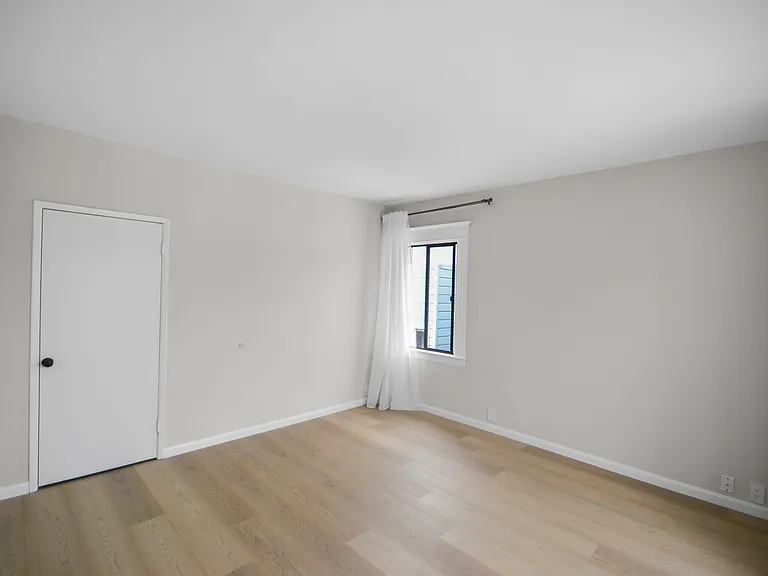 1129-1133 Balboa St #1129 — Photo 7