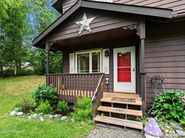 10175 E Strand Dr, Palmer, AK 99645