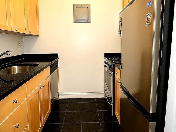 3rd image of 166 2nd Ave APT 9M