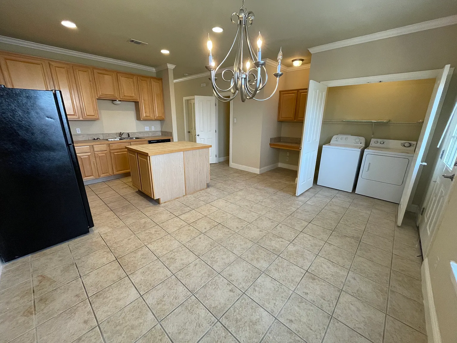 3 bed, 3.5 bath, 1700 sqft, $1,800 — Photo 2