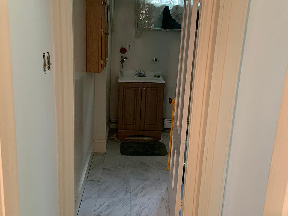 2nd image of 1603 Lonsdale Ave #2R