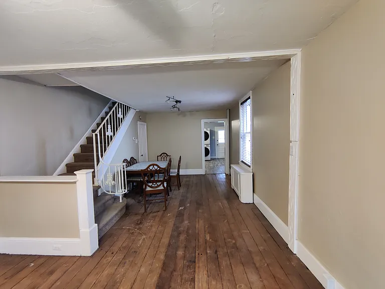 331 E Marshall St — Photo 11