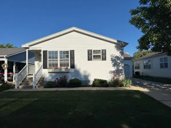 6632 Teal Waters Dr, Jenison, MI 49428