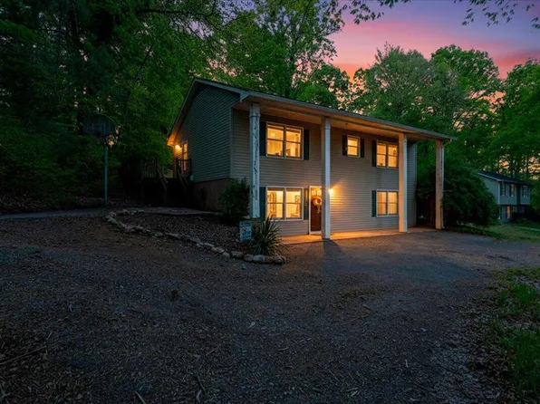 2142 Brick Church Rd, Rocky Mount, VA 24151