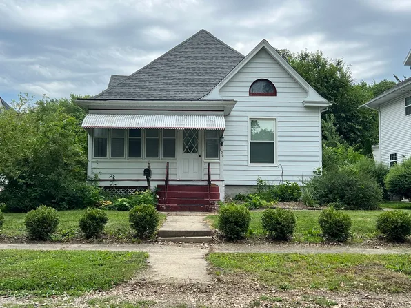 606 N Mulberry St, Clinton, IL 61727