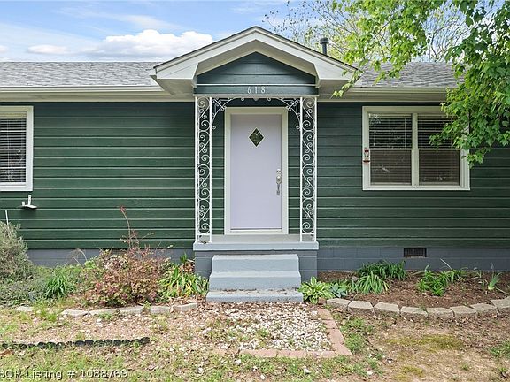 3rd image of 618 N Bennett Ave