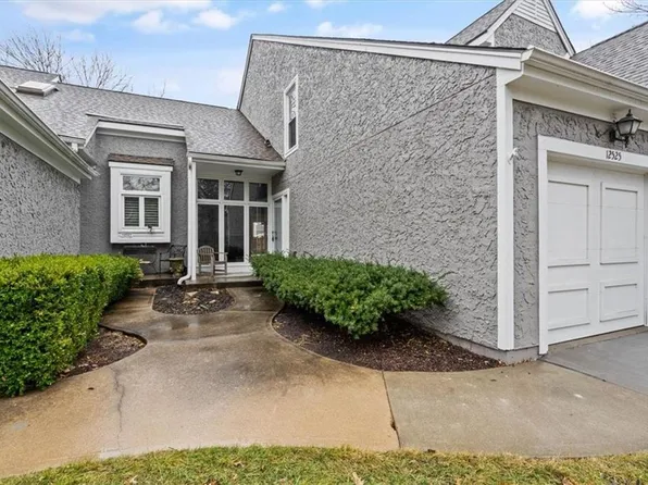 12525 Broadmoor St, Overland Park, KS 66209