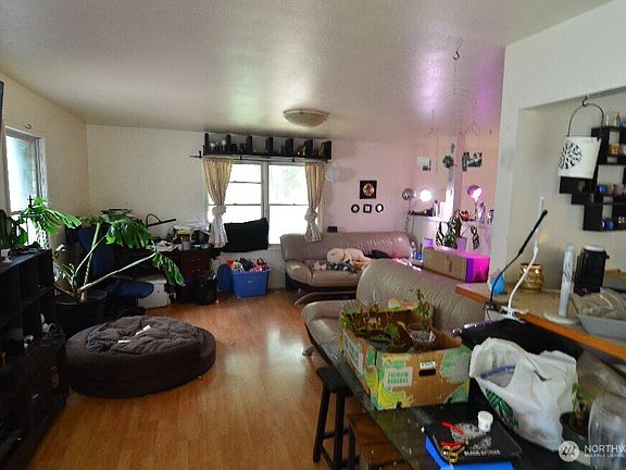 4th image of 533 Reedway Way