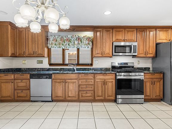 2nd image of 62 Westmore Rd