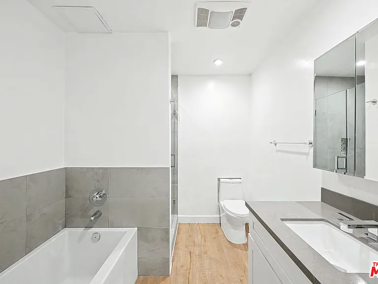 136 S Palm Dr #103 — Photo 14