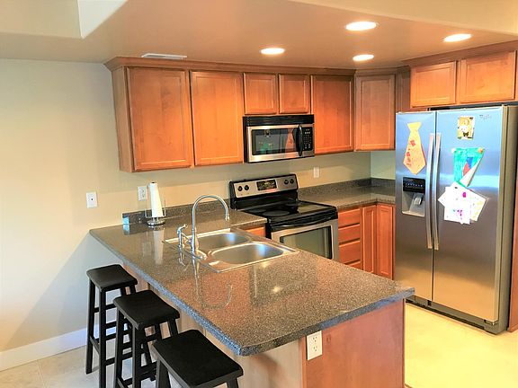 3rd image of 180 S Tamarak Cir