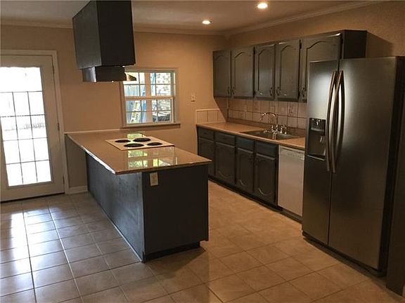 4th image of 401 Willow Springs Dr