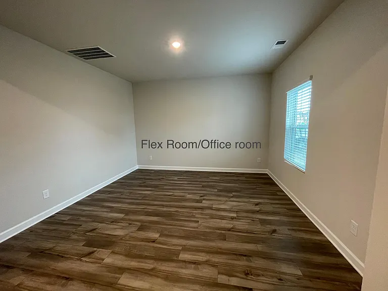 1056 Apple Dr — Photo 3