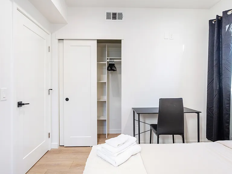 1227 N June St #B — Photo 1