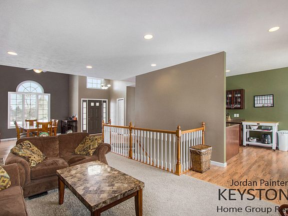 4th image of 841 Scottview Dr NE