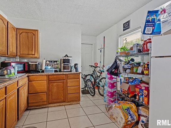 4th image of 1832 Greentree Rd