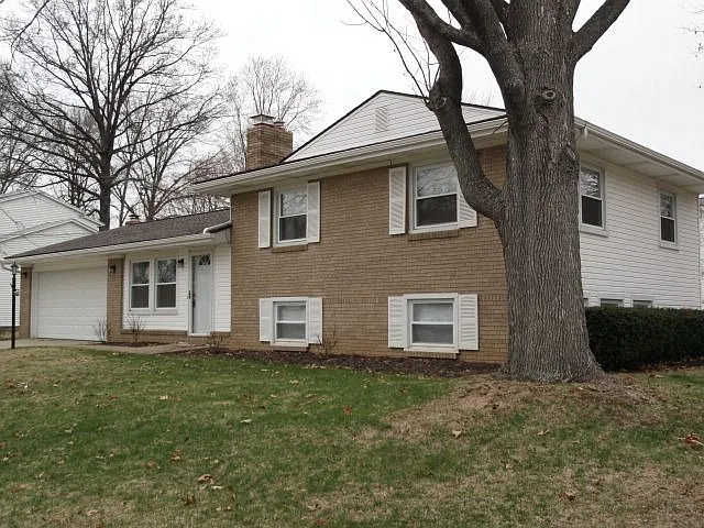 467 Pickwick Ln photo 1