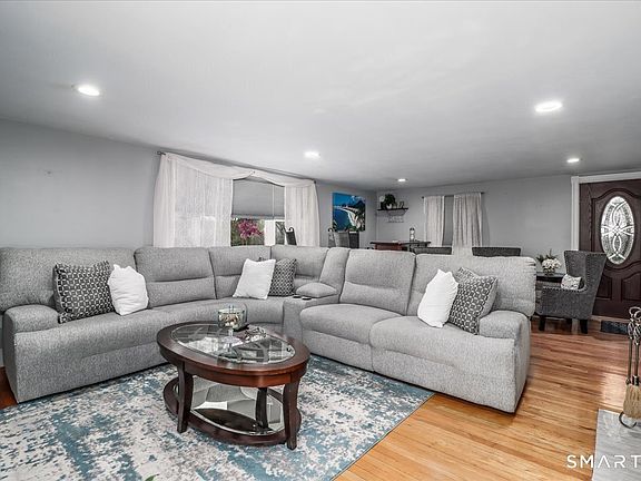 3rd image of 4 Farrell Road