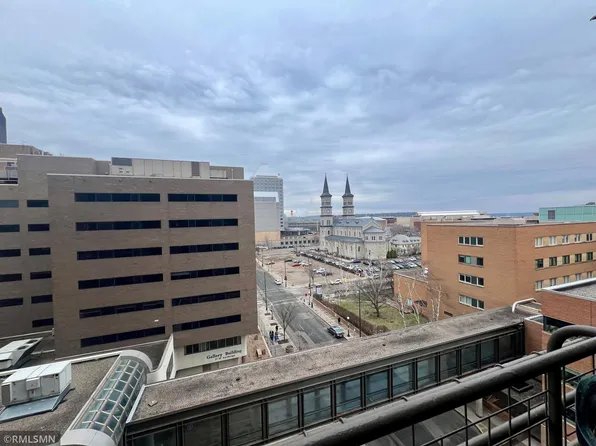 26 10th St W Unit 803, Saint Paul, MN 55102