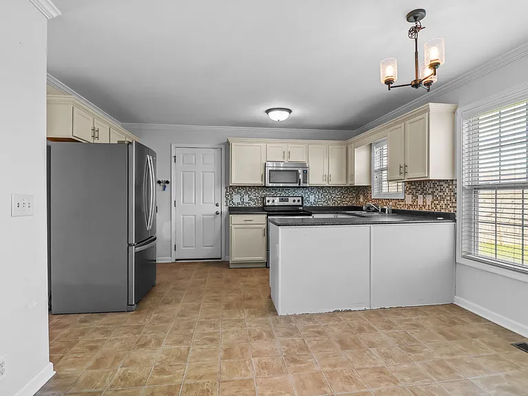 1213 Channelview Dr — Photo 11