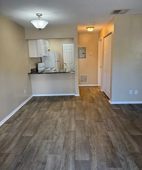 Sorrento Apartments — Photo 12